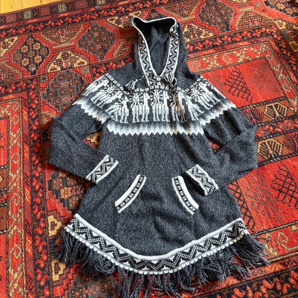 Artesania Peruvian Alpaca “Edm” Gray Hooded Sweater with Fringe